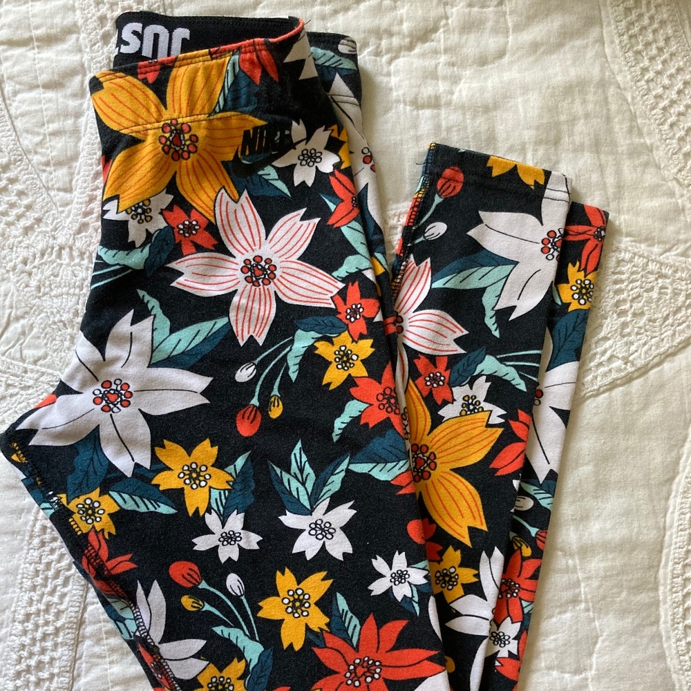 Nike Edelweiss Print Yoga Pants
